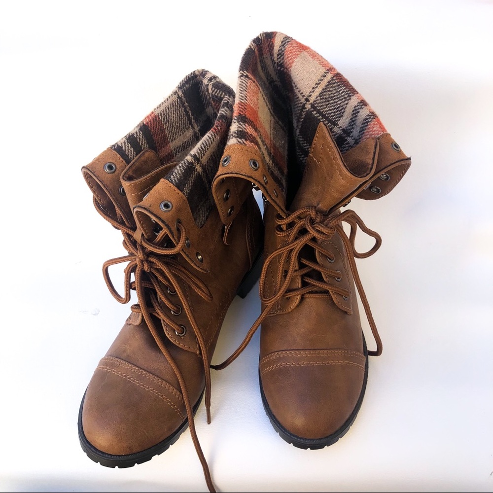 Combat boots